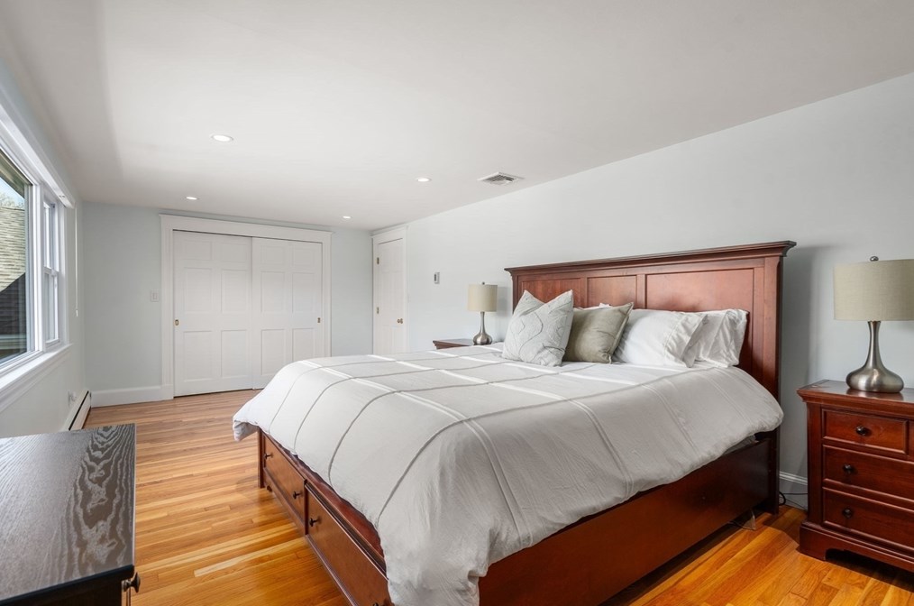 90 Olde Fld Rd, Newton MA 02459-2722 exterior