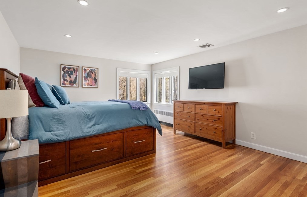 90 Olde Fld Rd, Newton MA 02459-2722 exterior