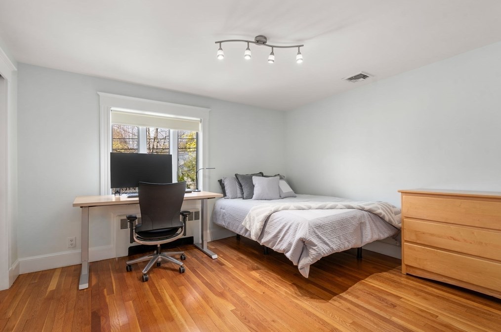 90 Olde Fld Rd, Newton MA 02459-2722 exterior