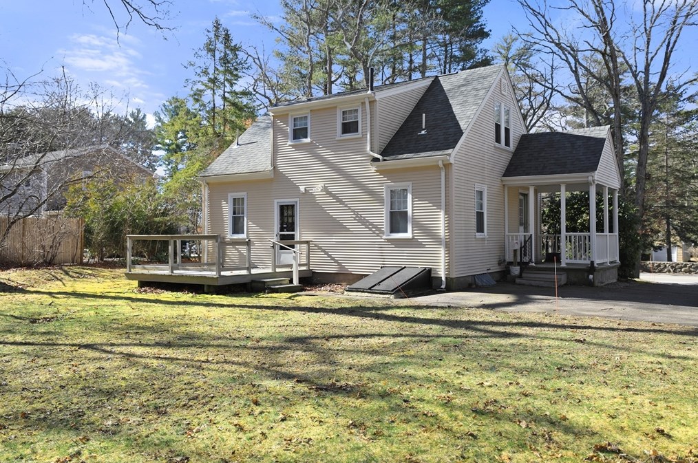 592 Common St, Walpole, MA 02081 exterior