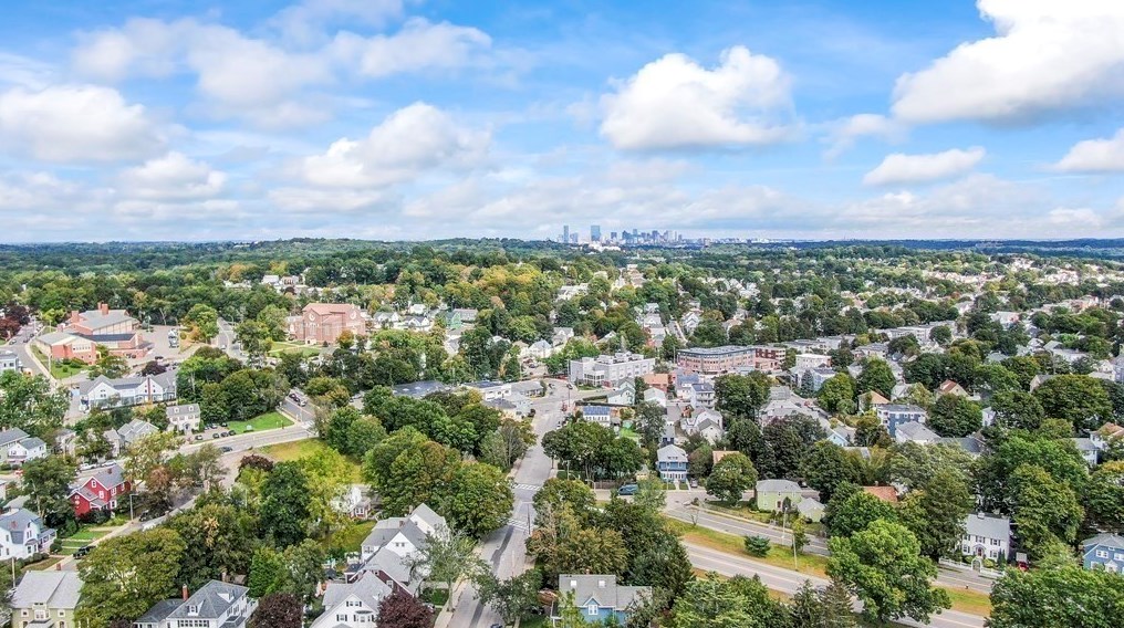 102 Anawan Ave, Boston MA  02132-2001 exterior