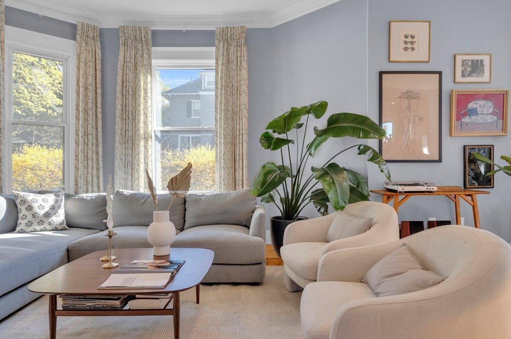 102 Anawan Ave, Boston MA  02132-2001 exterior