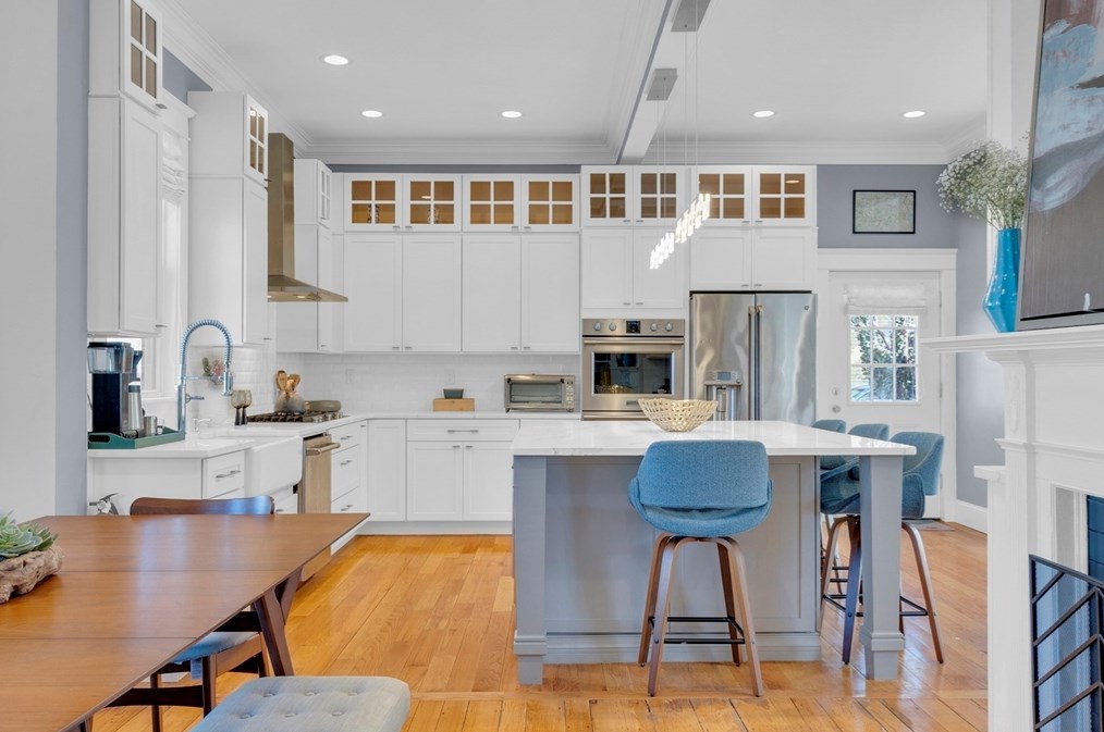 102 Anawan Ave, Boston MA  02132-2001 exterior