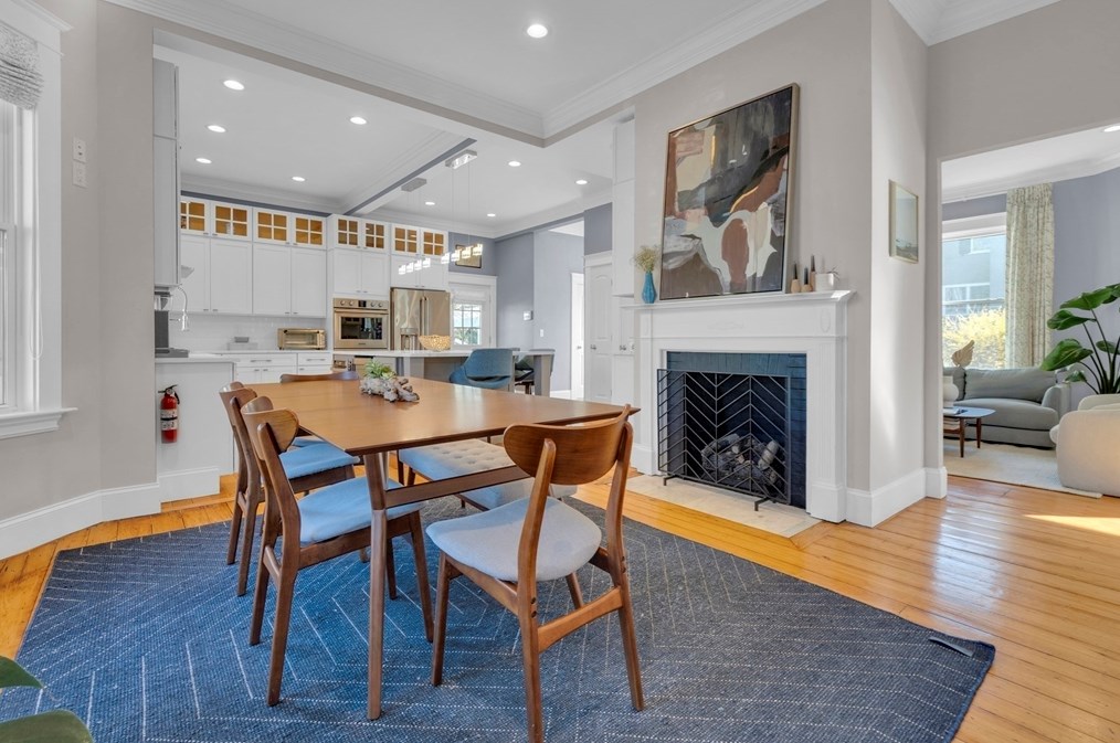 102 Anawan Ave, Boston MA  02132-2001 exterior