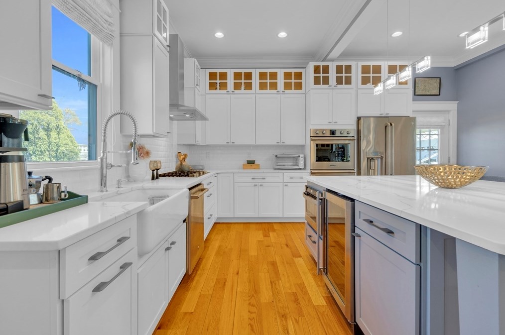 102 Anawan Ave, Boston MA  02132-2001 exterior