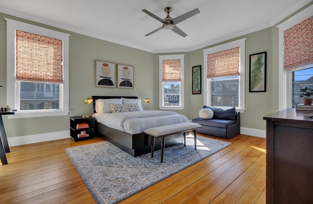 102 Anawan Ave, Boston MA  02132-2001 exterior