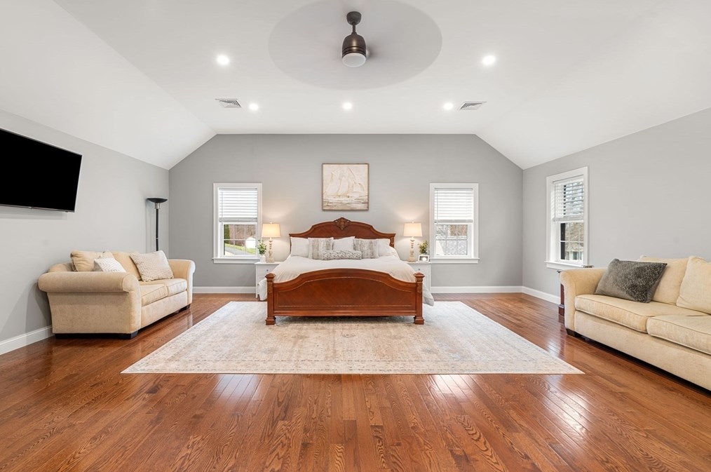 47 Cresthaven Dr, Burlington MA 01803-2109 exterior