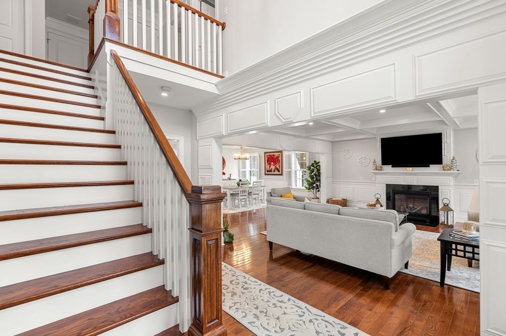 47 Cresthaven Dr, Burlington MA 01803-2109 exterior