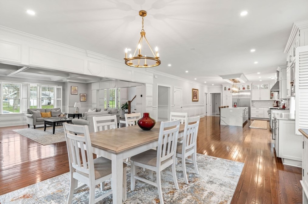 47 Cresthaven Dr, Burlington MA 01803-2109 exterior