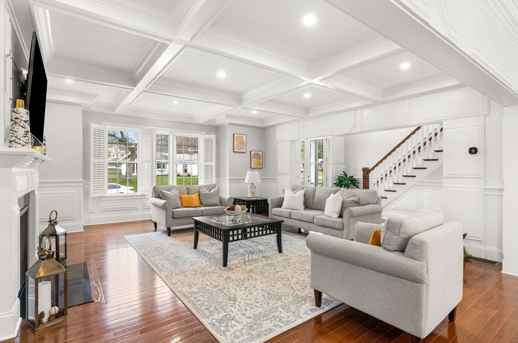 47 Cresthaven Dr, Burlington MA 01803-2109 exterior