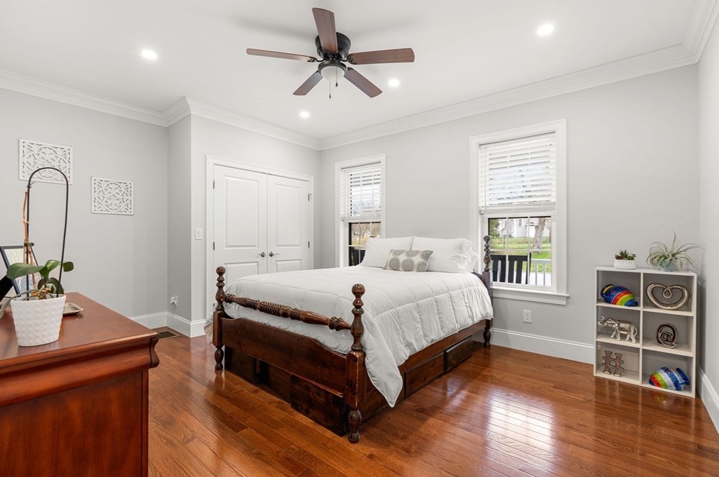 47 Cresthaven Dr, Burlington MA 01803-2109 exterior