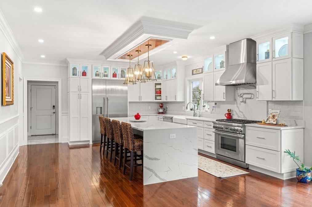 47 Cresthaven Dr, Burlington MA 01803-2109 exterior