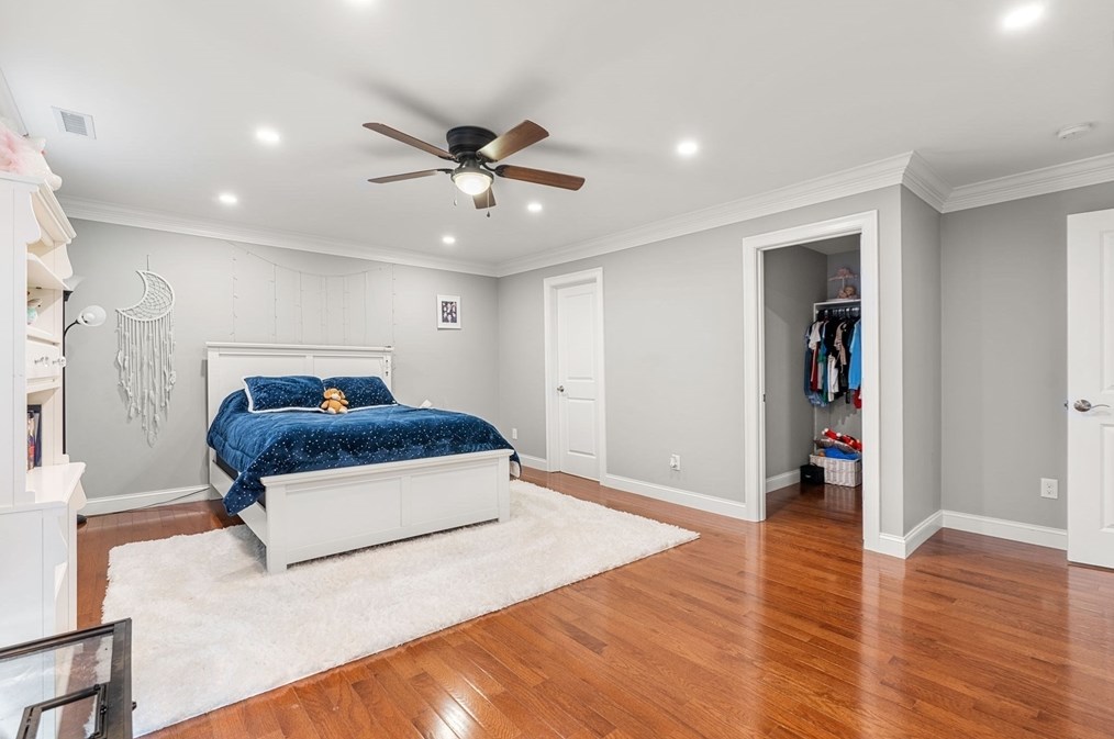 47 Cresthaven Dr, Burlington MA 01803-2109 exterior