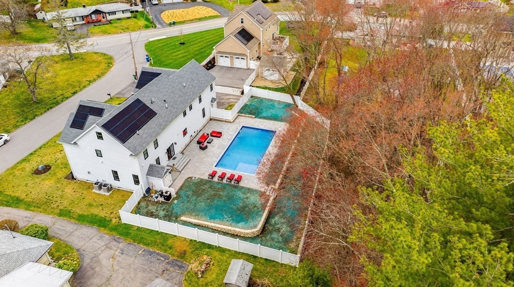 47 Cresthaven Dr, Burlington MA 01803-2109 exterior