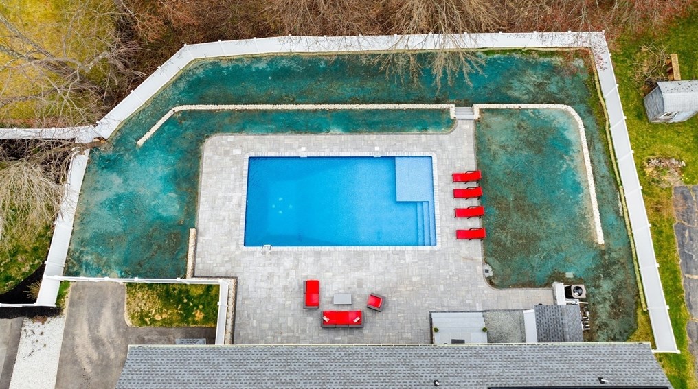 47 Cresthaven Dr, Burlington MA 01803-2109 exterior