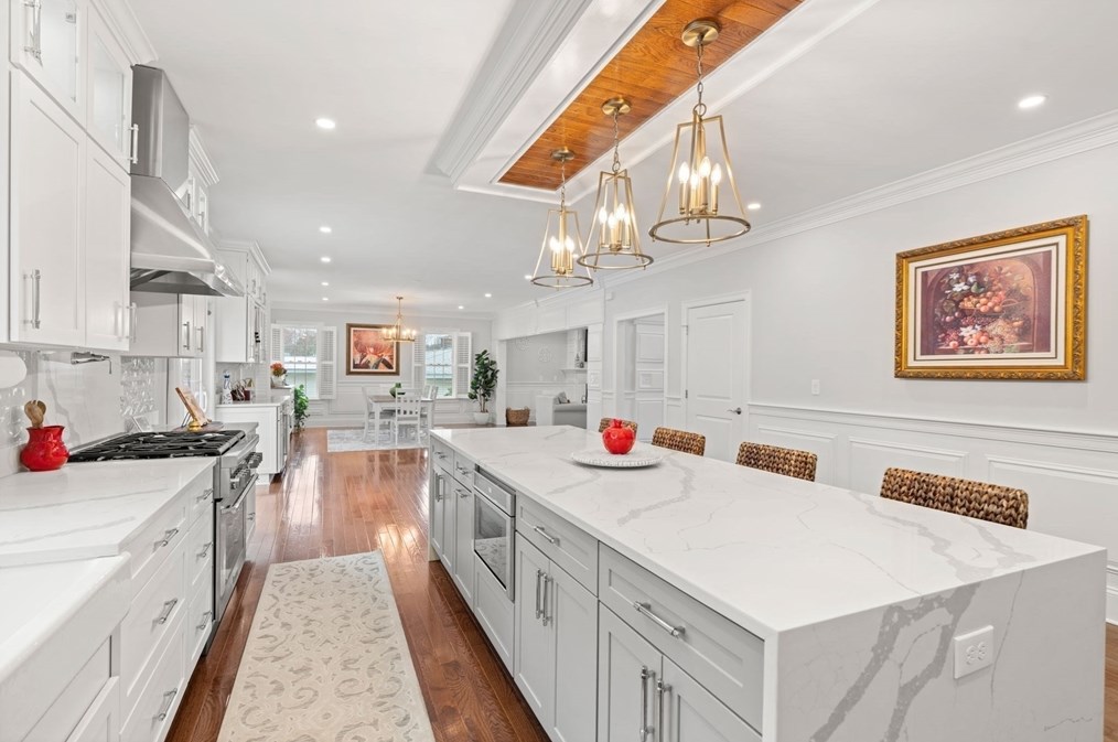 47 Cresthaven Dr, Burlington MA 01803-2109 exterior