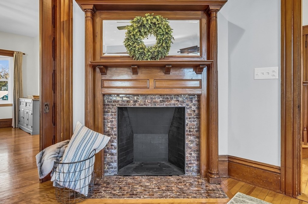 8 Vassar St, Leominster MA 01453 exterior