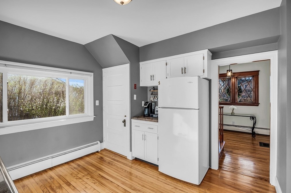 8 Vassar St, Leominster MA 01453 exterior