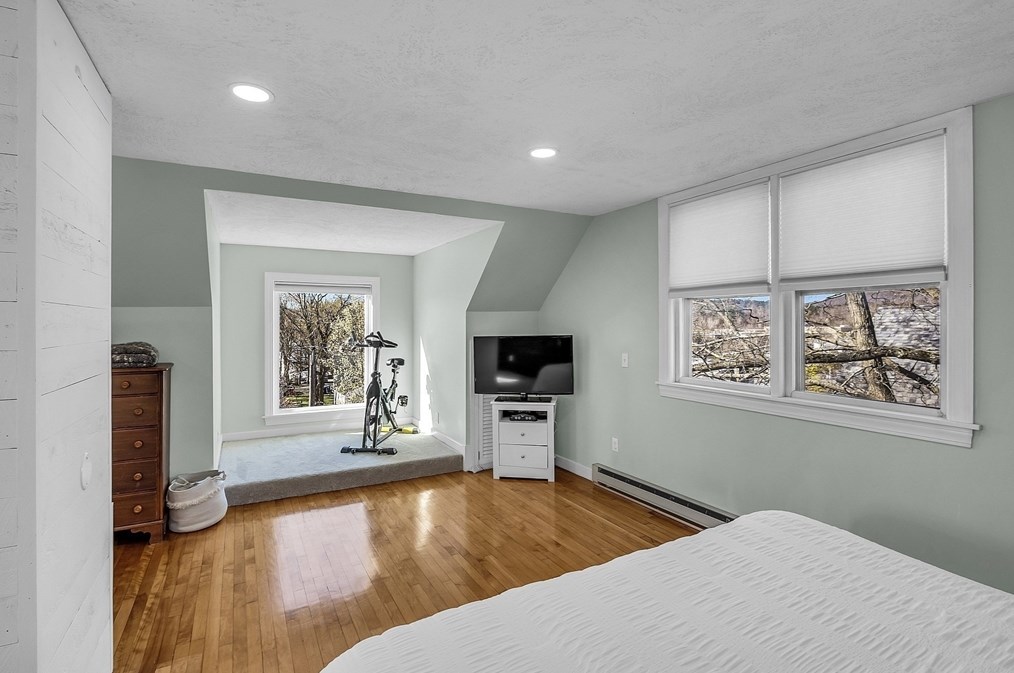 8 Vassar St, Leominster MA 01453 exterior