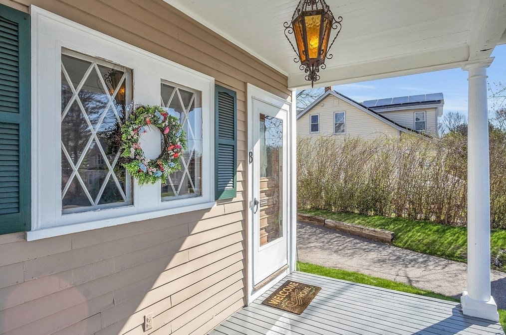 8 Vassar St, Leominster MA 01453 exterior