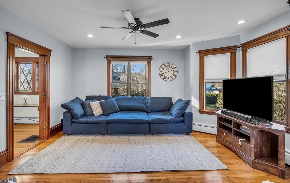 8 Vassar St, Leominster MA 01453 exterior