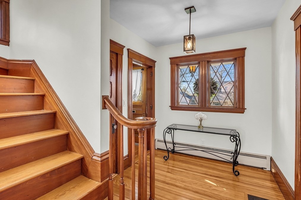 8 Vassar St, Leominster MA 01453 exterior