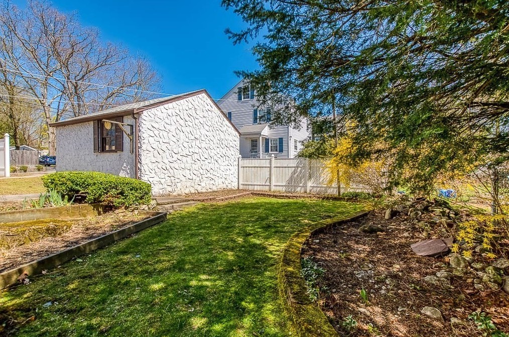 32 Elmwood Ave, Dedham MA 02026-5030 exterior