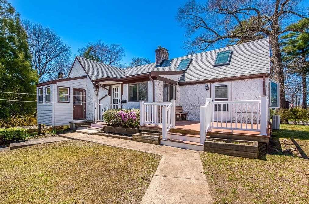 32 Elmwood Ave, Dedham, MA 02026-5002