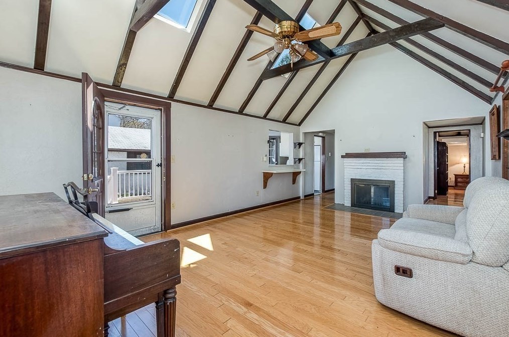 32 Elmwood Ave, Dedham MA 02026-5030 exterior