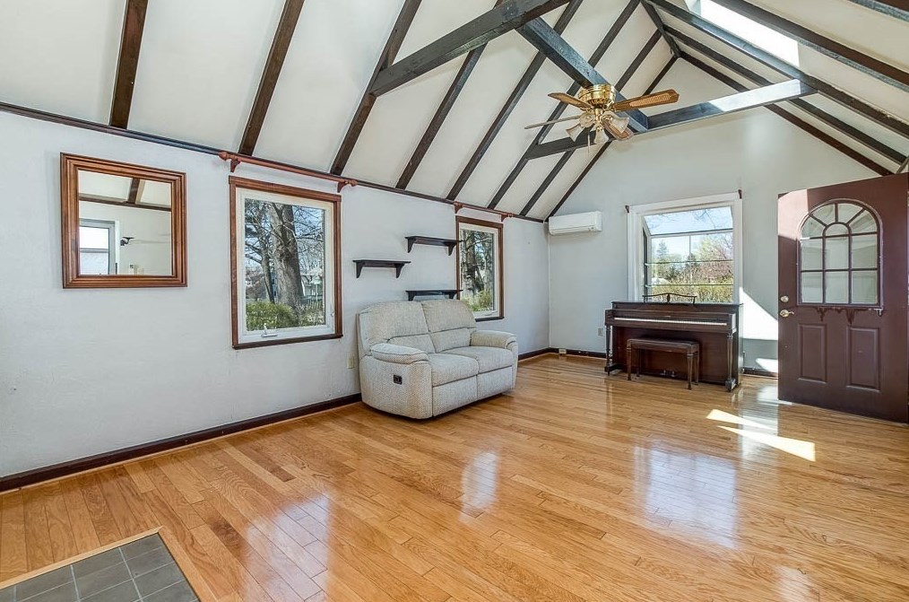 32 Elmwood Ave, Dedham MA 02026-5030 exterior