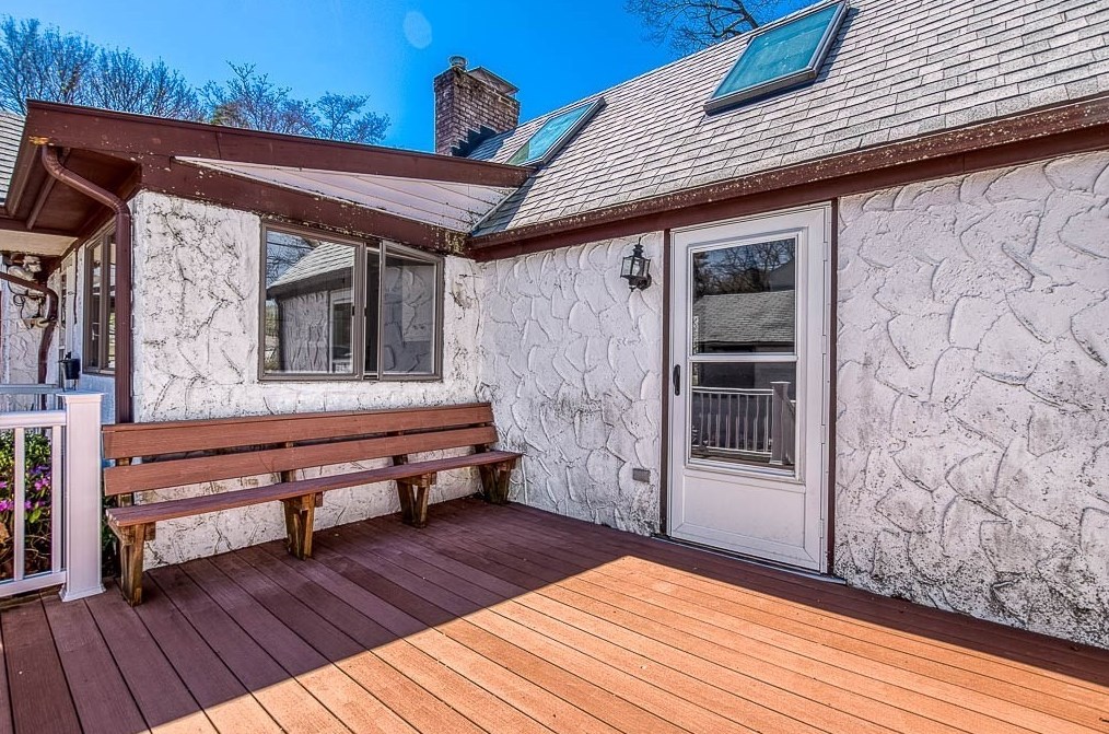 32 Elmwood Ave, Dedham MA 02026-5030 exterior