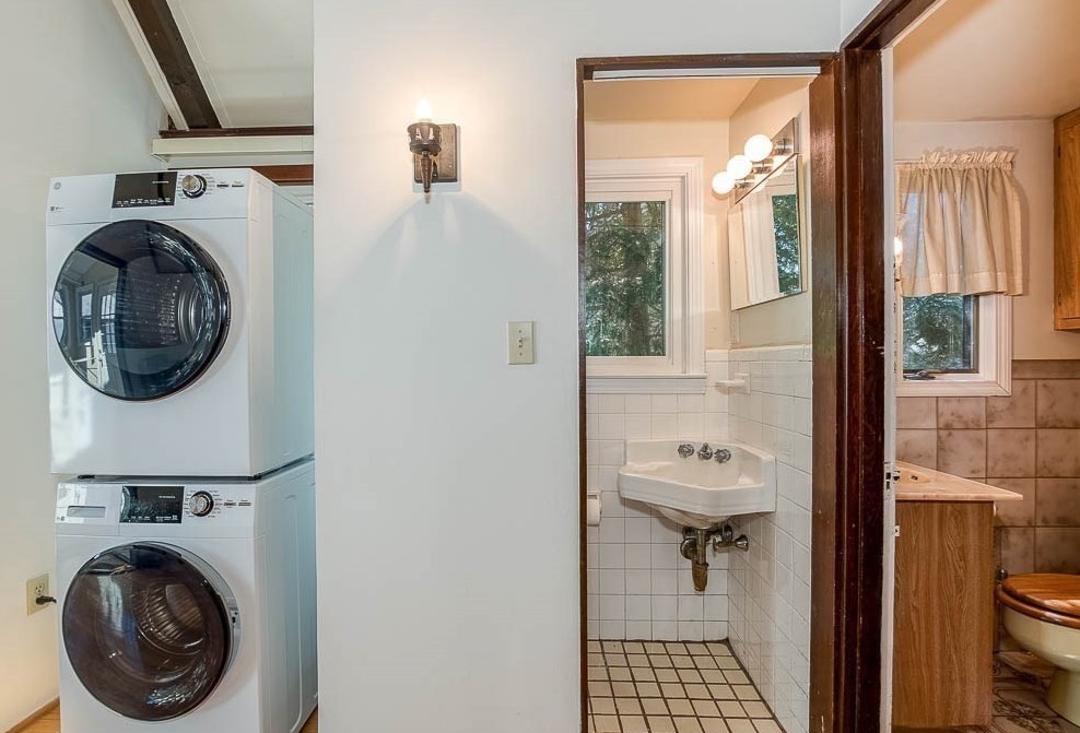 32 Elmwood Ave, Dedham MA 02026-5030 exterior