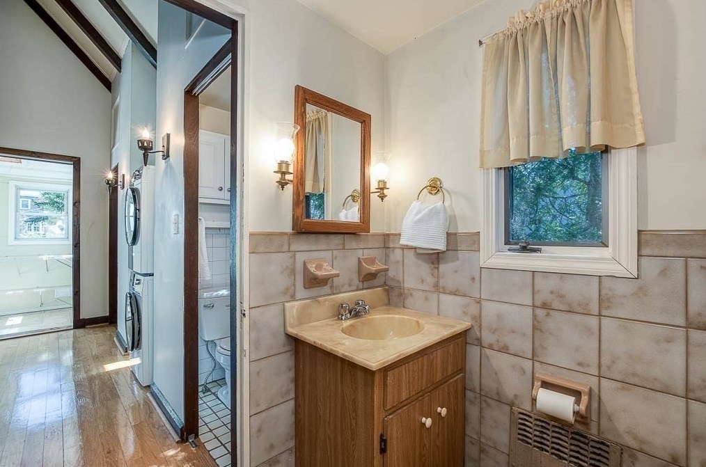 32 Elmwood Ave, Dedham MA 02026-5030 exterior