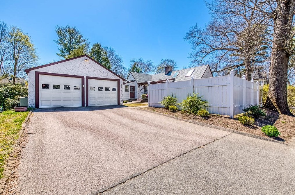 32 Elmwood Ave, Dedham MA 02026-5030 exterior