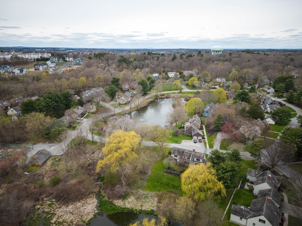 83 Potter Pond, Lexington MA  02421-8258 exterior