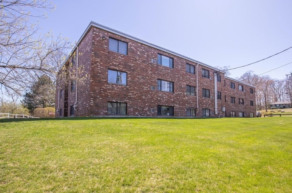 69 Milliken Ave, Franklin MA 02038-1768 exterior