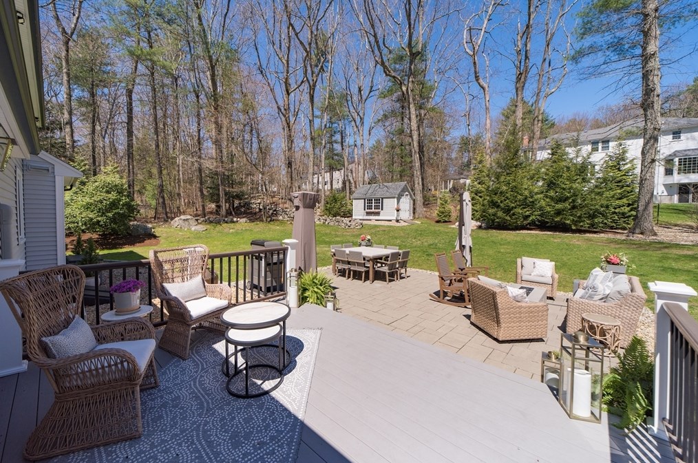 19 Noon Hill Ave, Norfolk MA  02056-1136 exterior