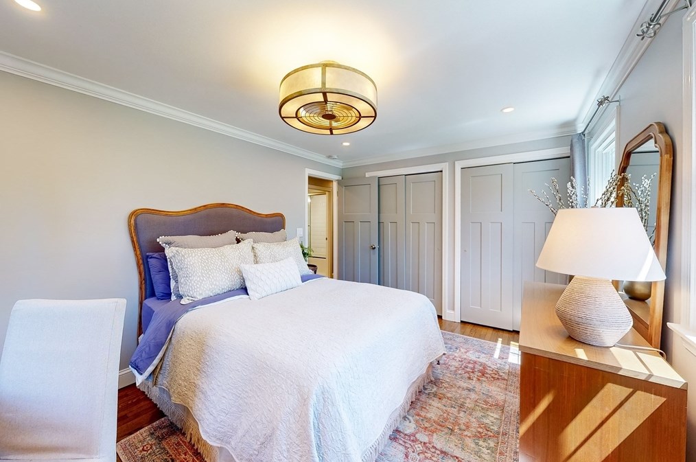 19 Noon Hill Ave, Norfolk MA  02056-1136 exterior