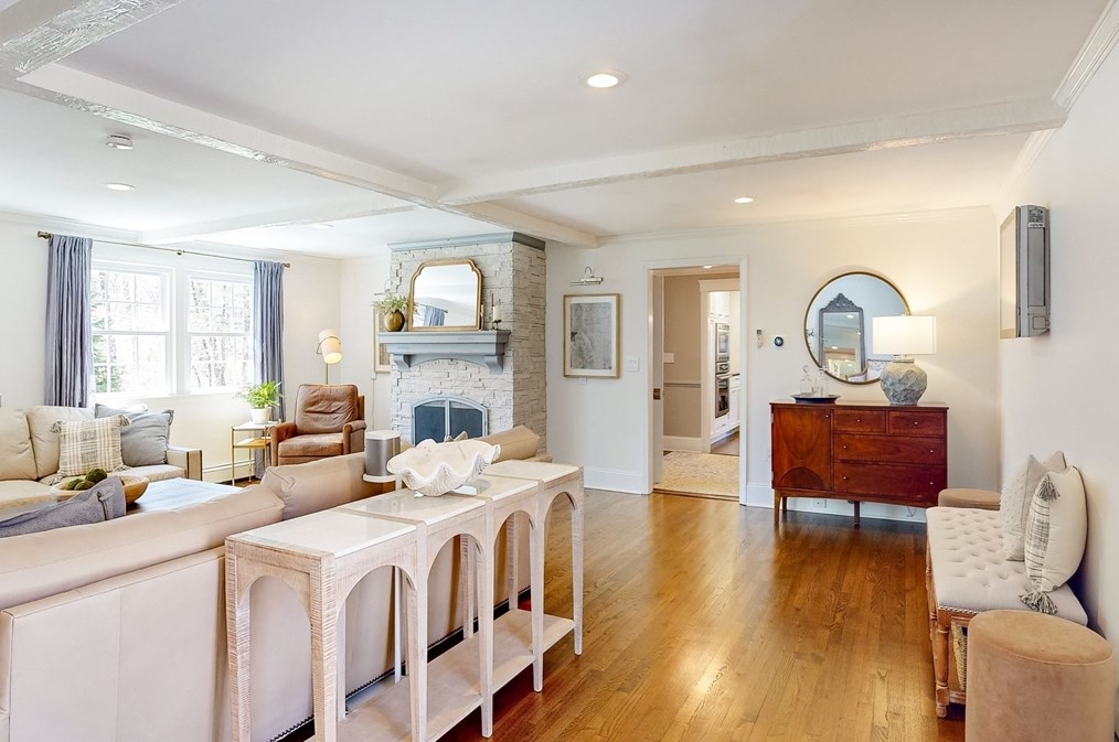 19 Noon Hill Ave, Norfolk MA  02056-1136 exterior