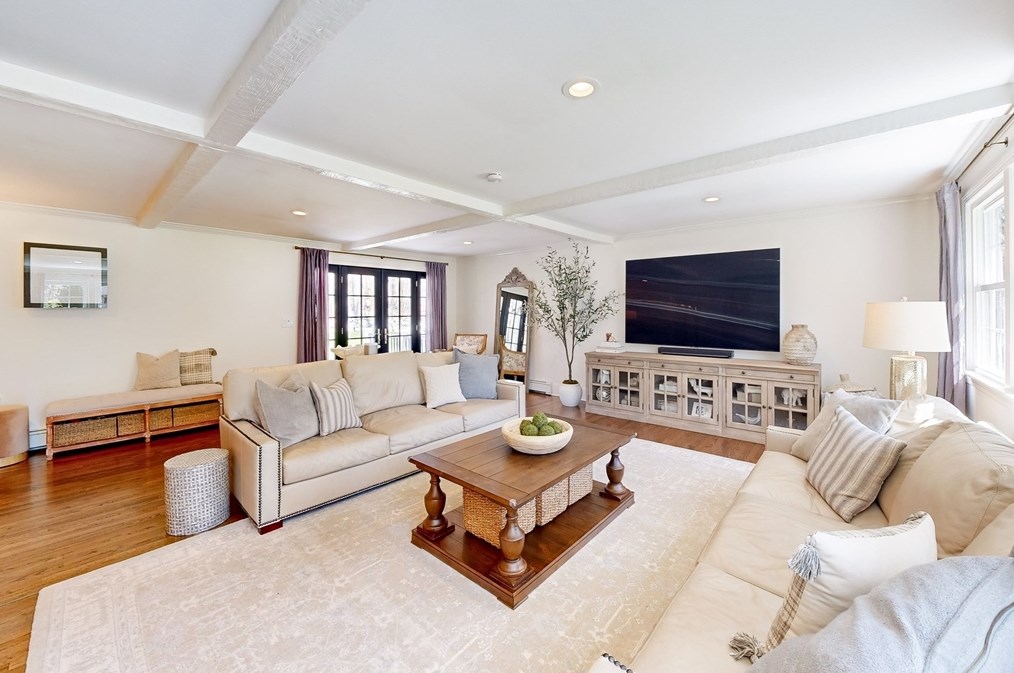 19 Noon Hill Ave, Norfolk MA  02056-1136 exterior