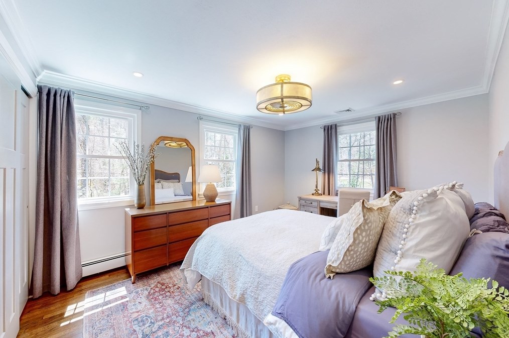 19 Noon Hill Ave, Norfolk MA  02056-1136 exterior