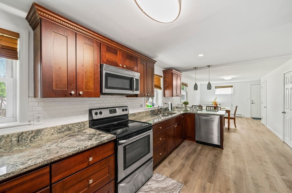 15 Mcdevitt Rd, Randolph MA  02368-3848 exterior