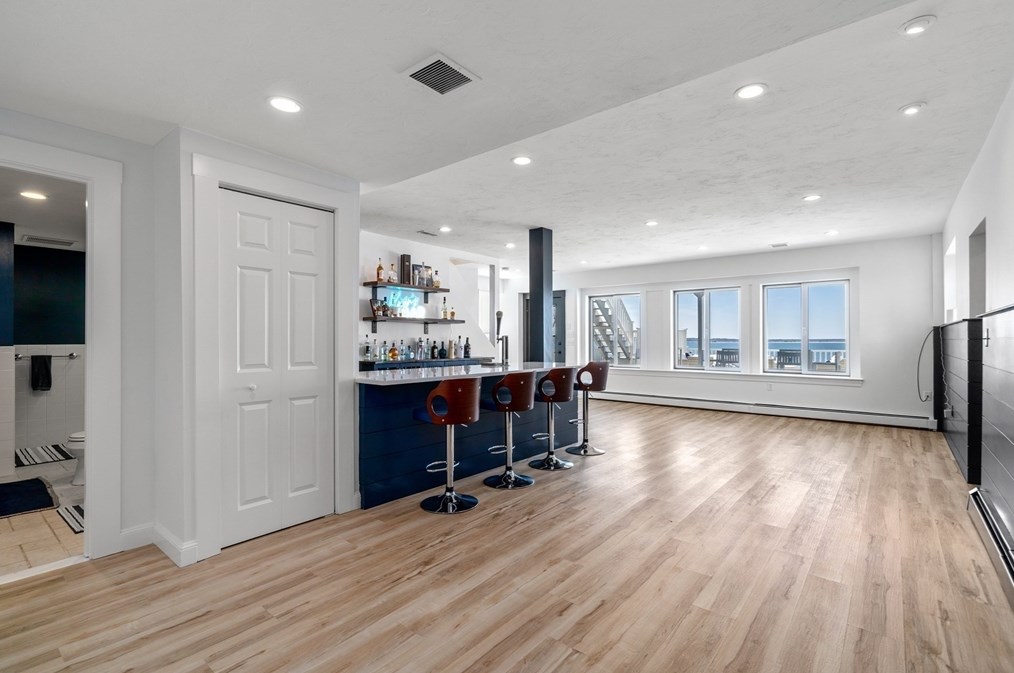 64 Bay Shore Dr, Plymouth MA  02360-2006 exterior