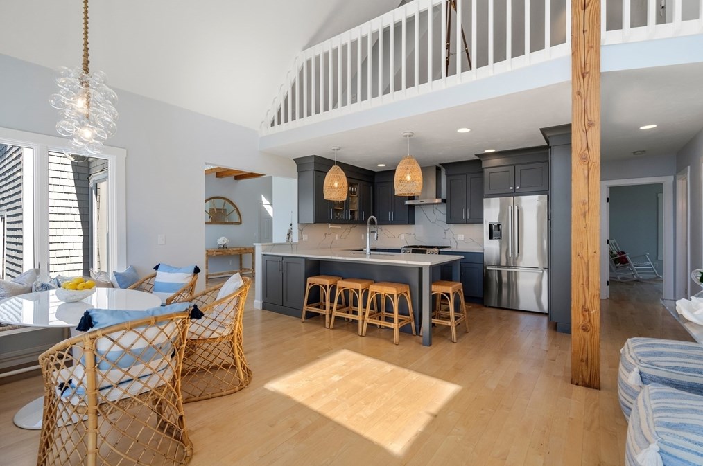 64 Bay Shore Dr, Plymouth MA  02360-2006 exterior