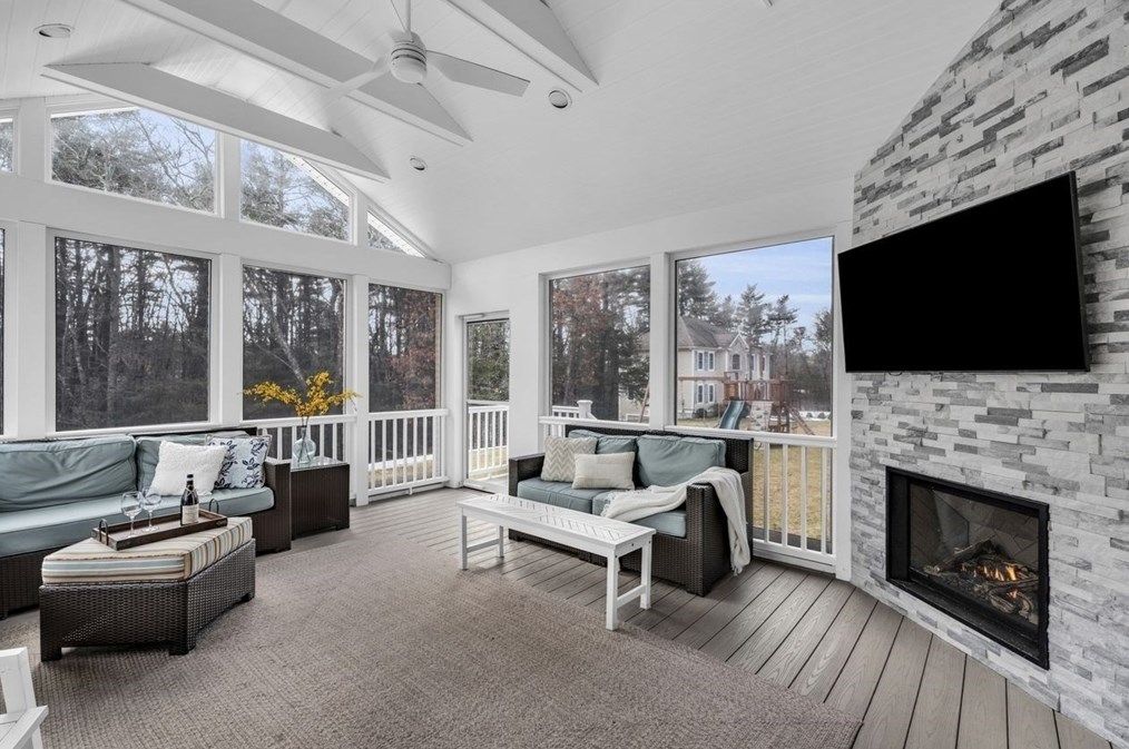 252 Gray St, North-Andover, MA 01845 exterior