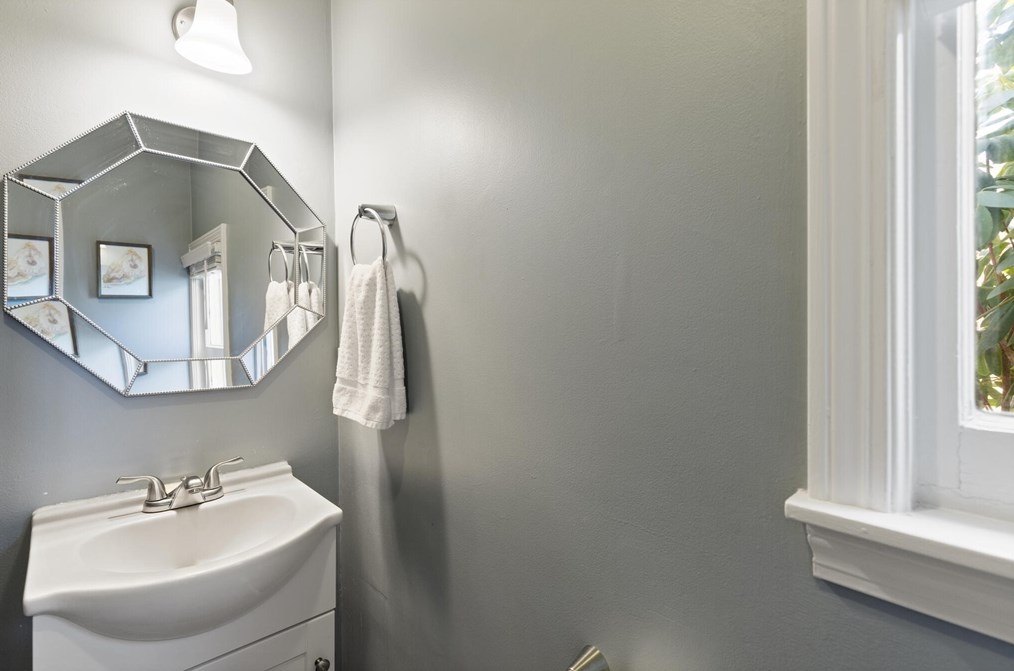 15 Carter Rd, Worcester MA  01609-1037 exterior