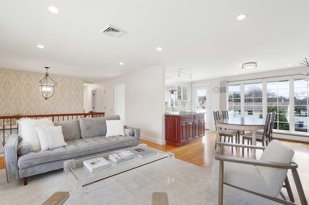 86 Farwell St, Newton, MA 02460