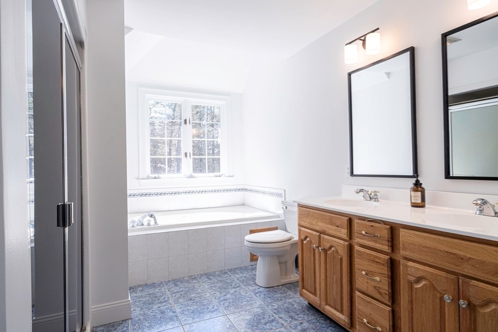 29 Radisson Ln, Montgomery MA 01085-3762 exterior