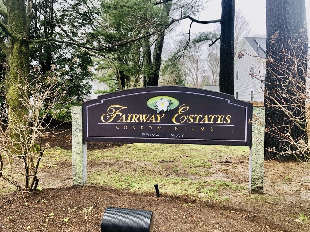 69 Fairway Cir, Natick MA  01760-2566 exterior