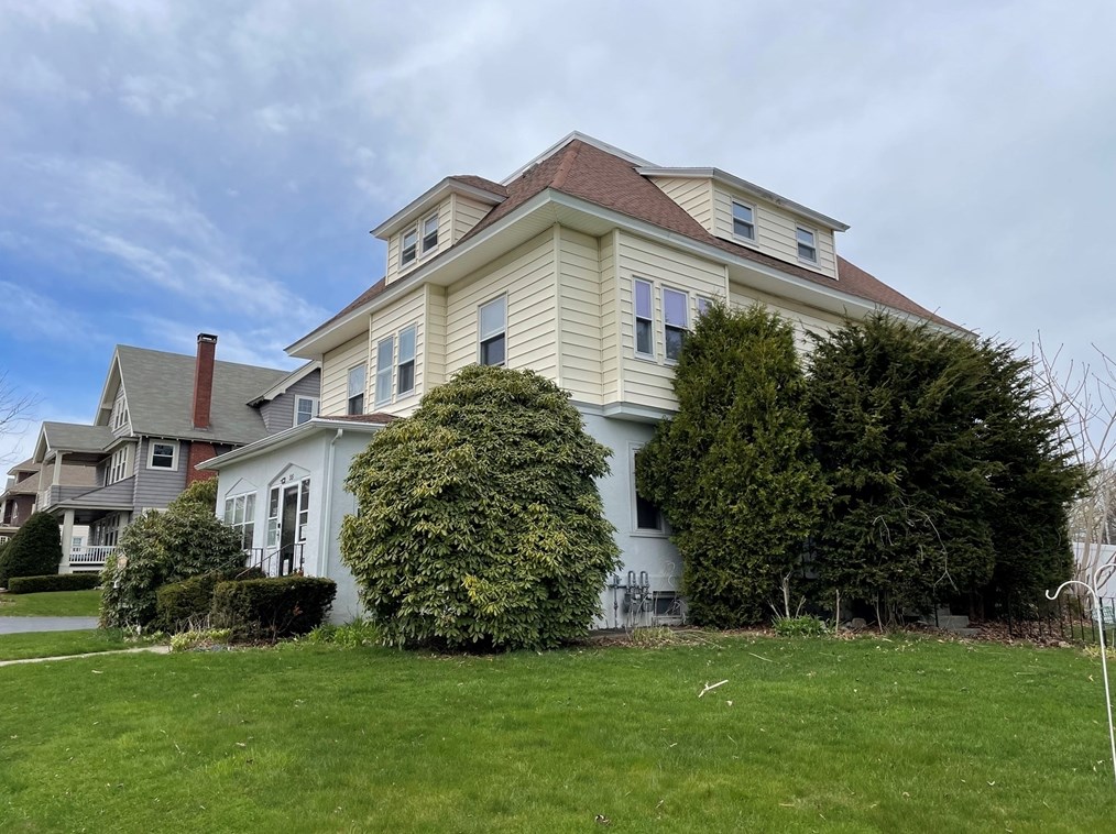 12 Bay State Rd, Worcester, MA 01606